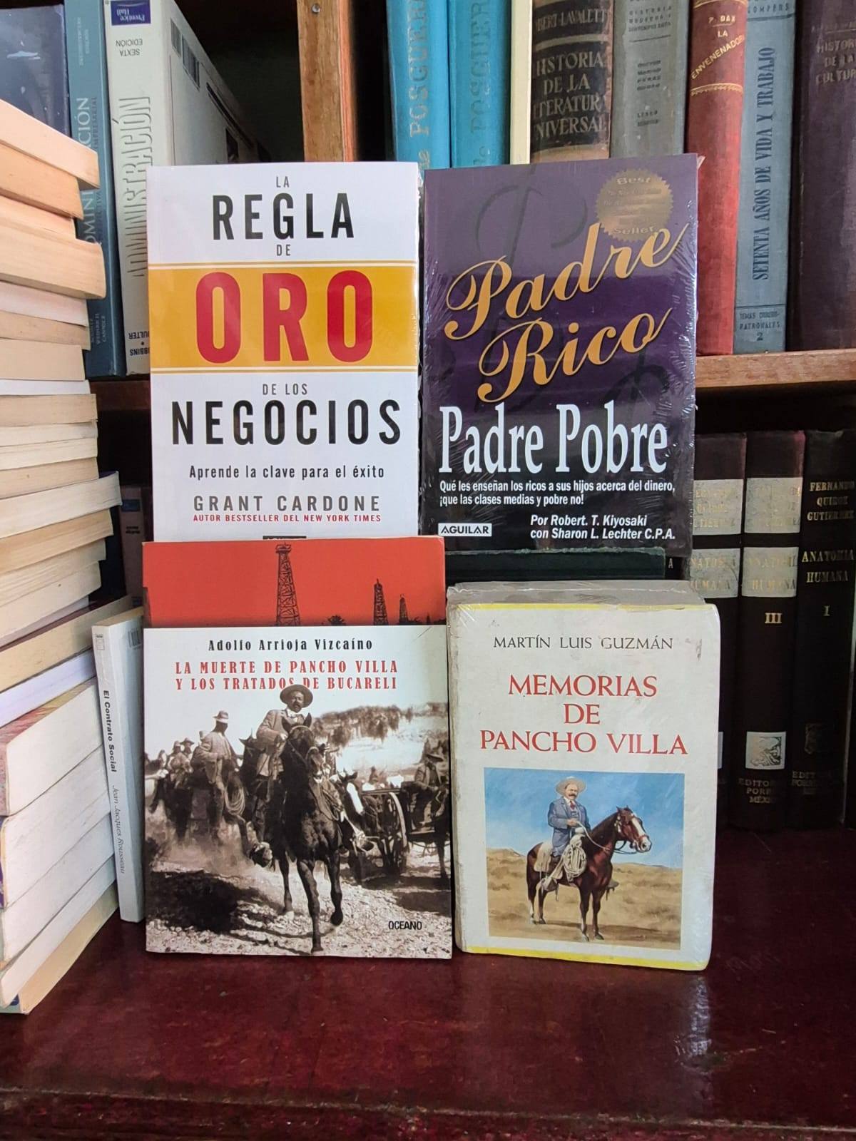 Librería El Nazareno Facebook ad: ¡Descubre, tu próxima aventura!