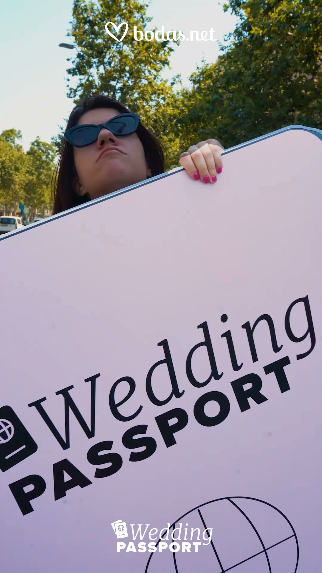 Bodas.net Facebook ad: Tu boda vale un viaje