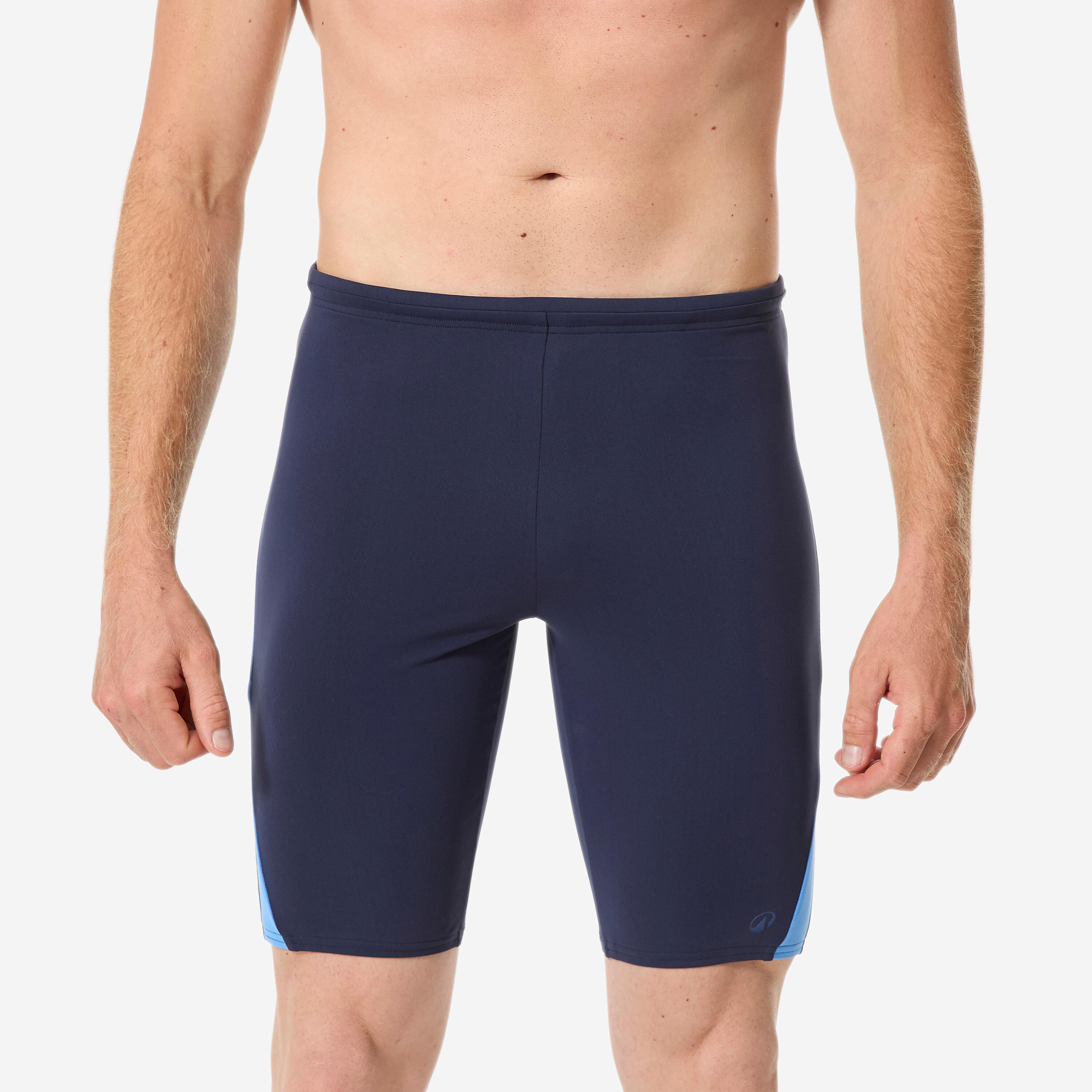 Decathlon Italia Facebook ad: Dalle onde alla piscina, la passione continua.