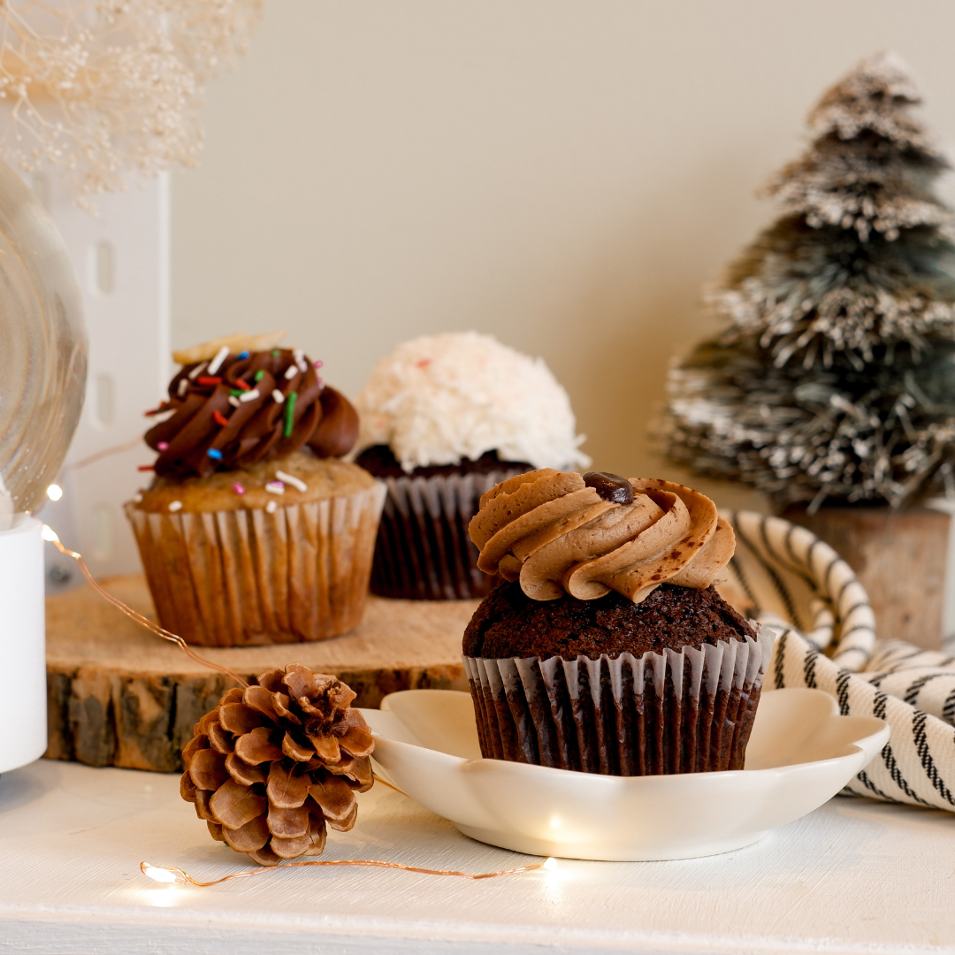 Les Glaceurs Facebook ad: Les Glaceurs: Vos créateurs de cupcakes et gâteaux!