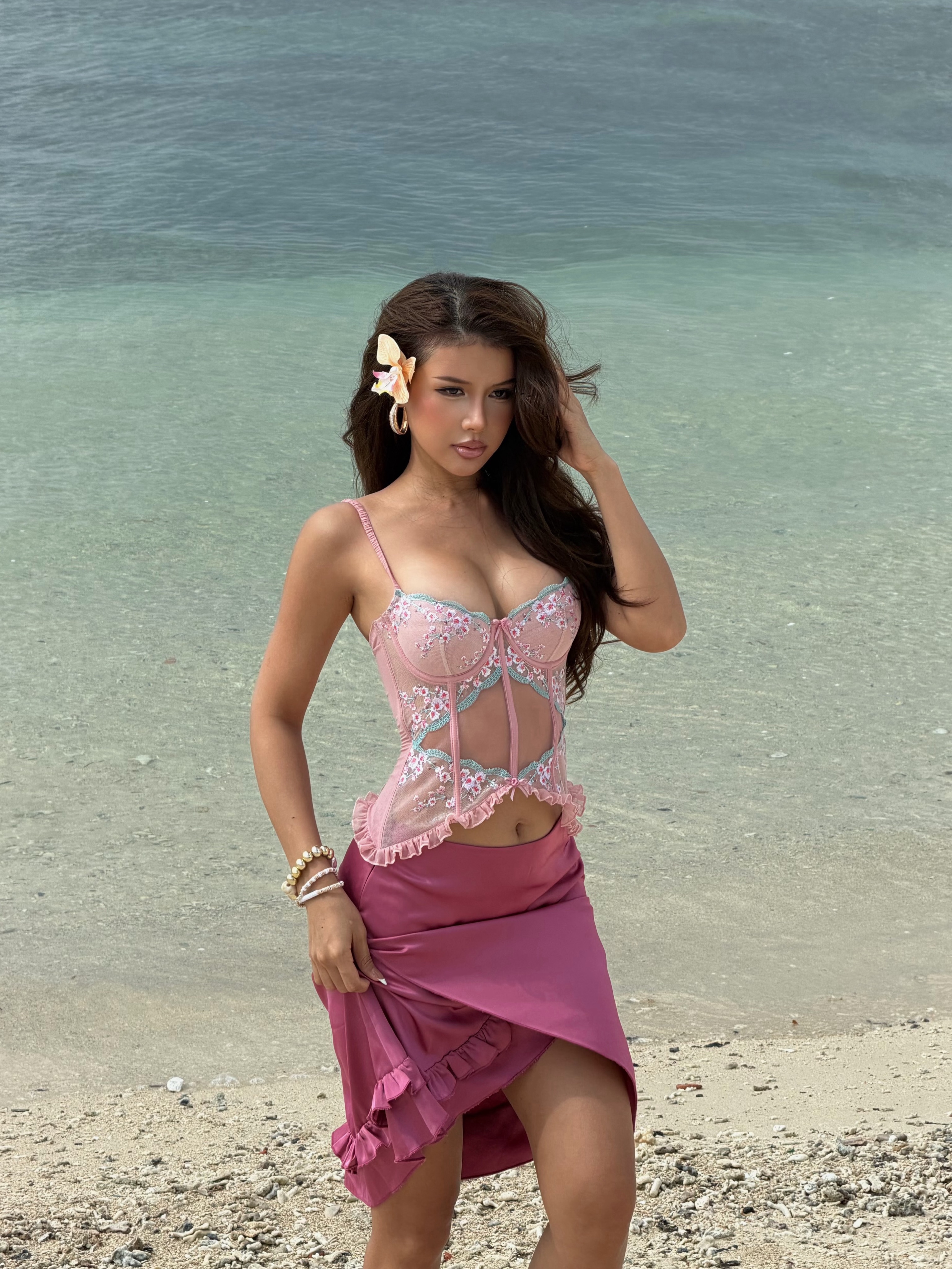Aesthete Co Facebook ad: a little Hawaii wherever she goes