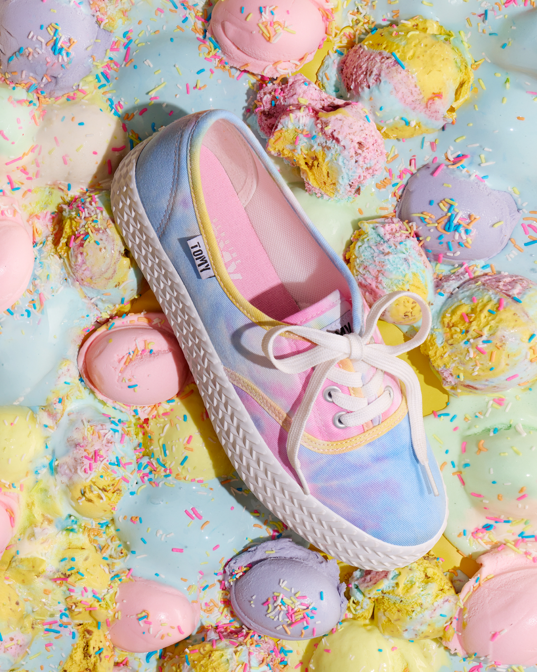 Tomy Takkies Facebook ad: (Soft) serving looks all summer long