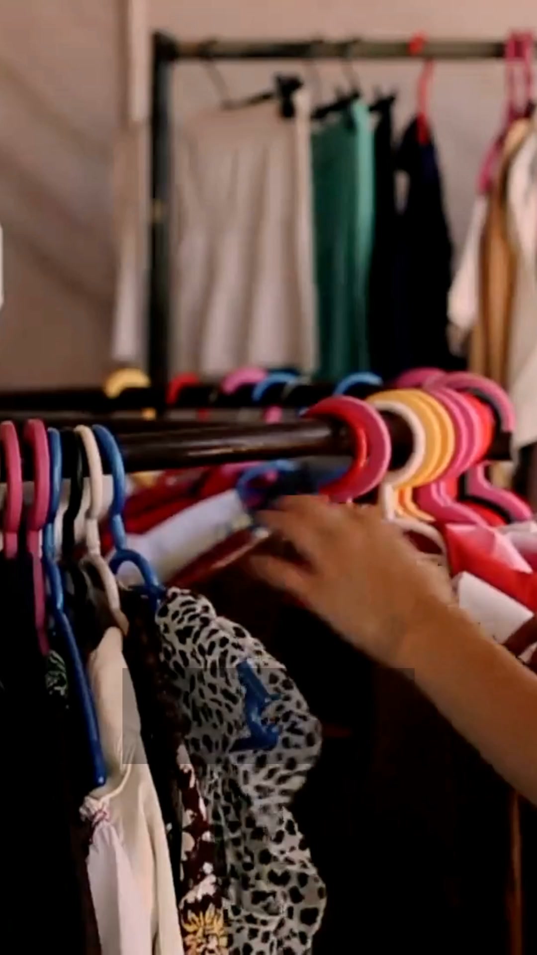 Caramba Caramba Tienda Facebook ad: Ropa de marca a mitad de precio, a…