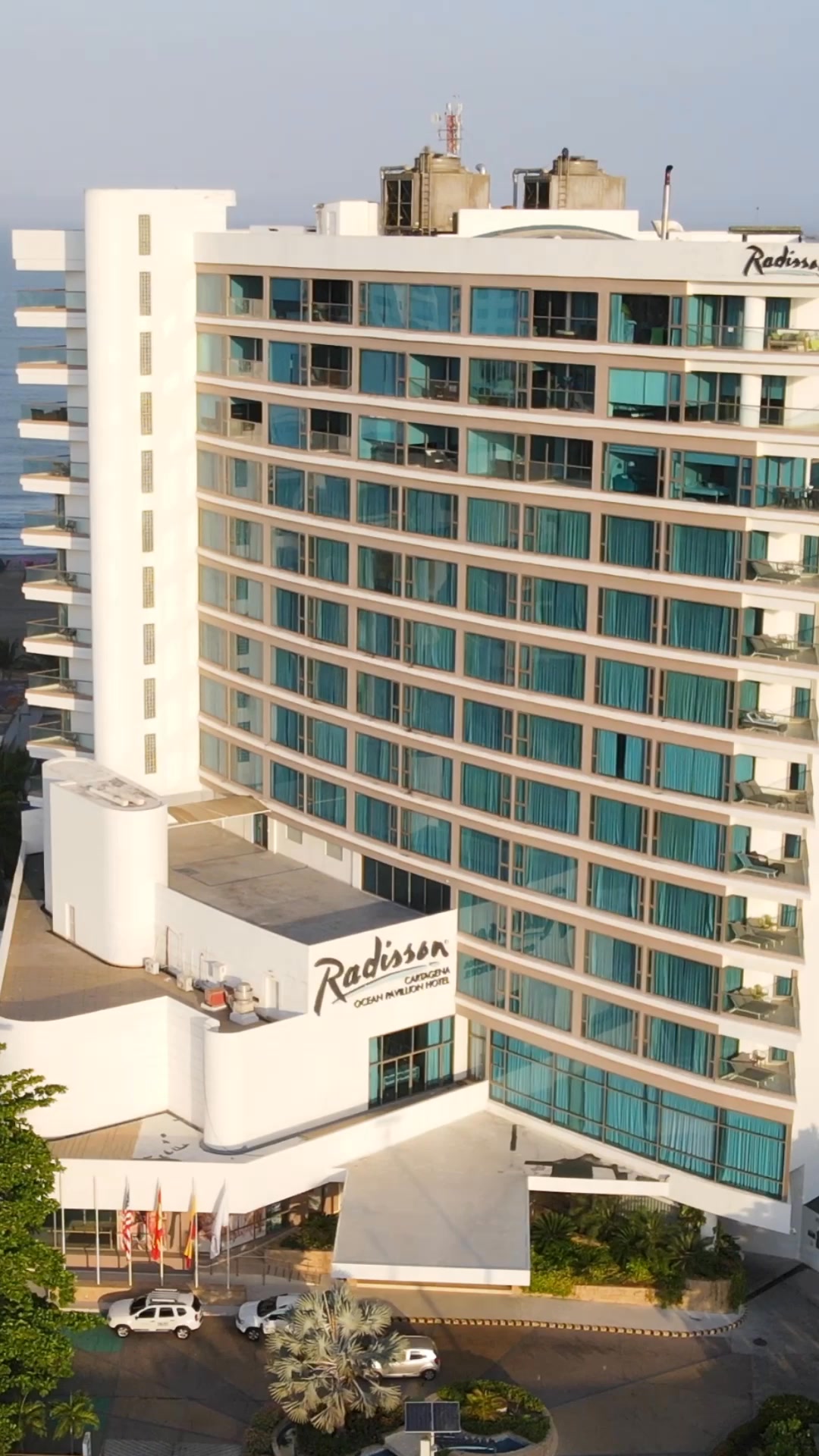 Radisson Cartagena Ocean Pavillion Hotel Facebook ad: Reserva con nosotros