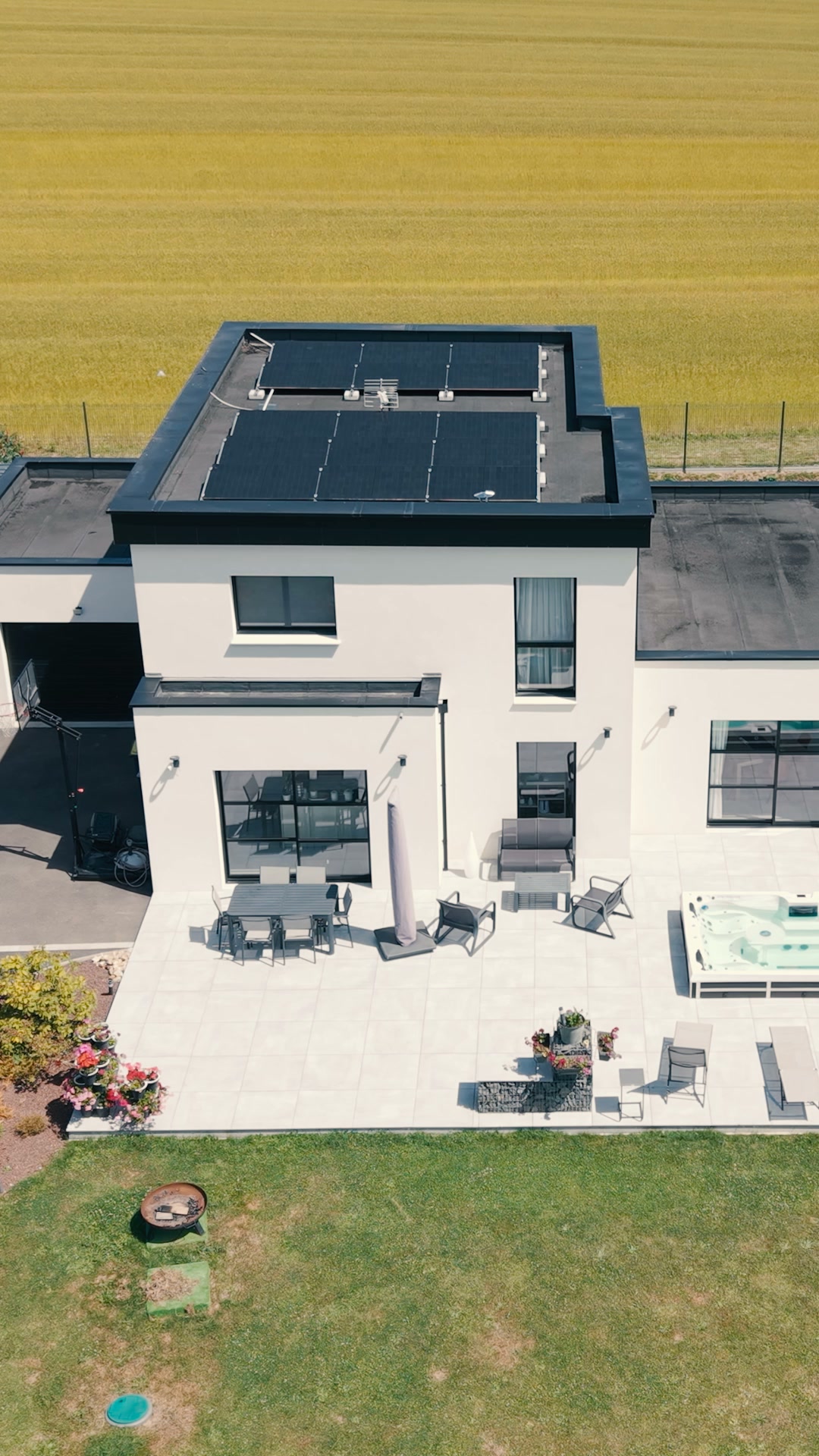 EDF solutions solaires Facebook ad: Votre toit produit votre électricité