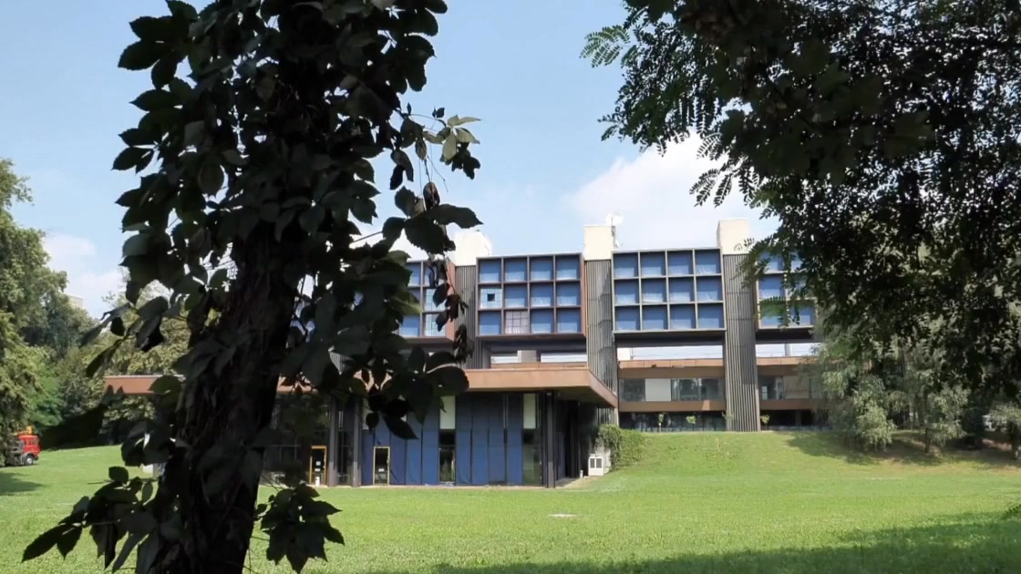 College Como Facebook ad: Le superiori in un vero college!
