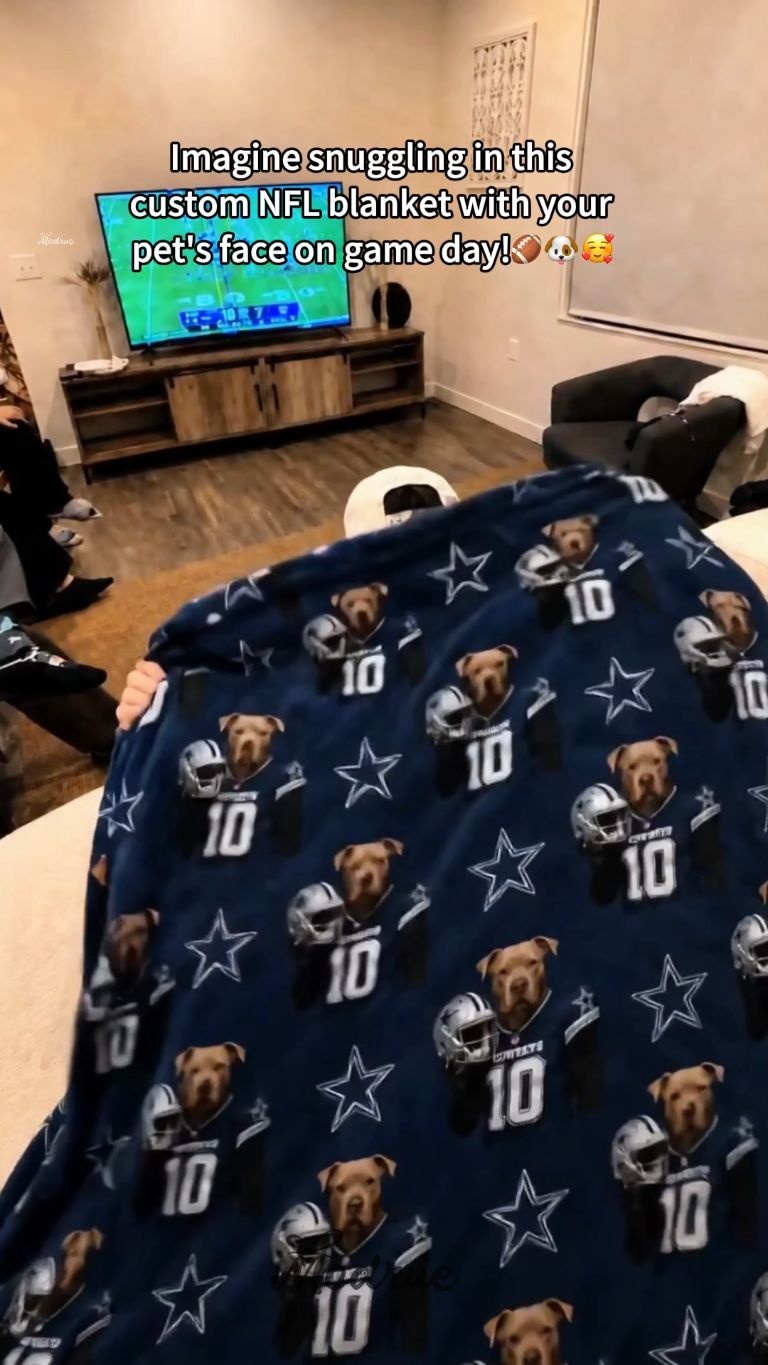 Modrue.com Facebook ad: Your Pet in a Football Jersey Blanket