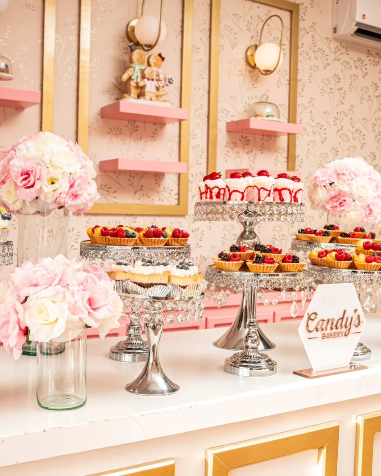 Candy's Pasteleria Facebook ad: ¡Haz que tu evento sea inolvidable con una…