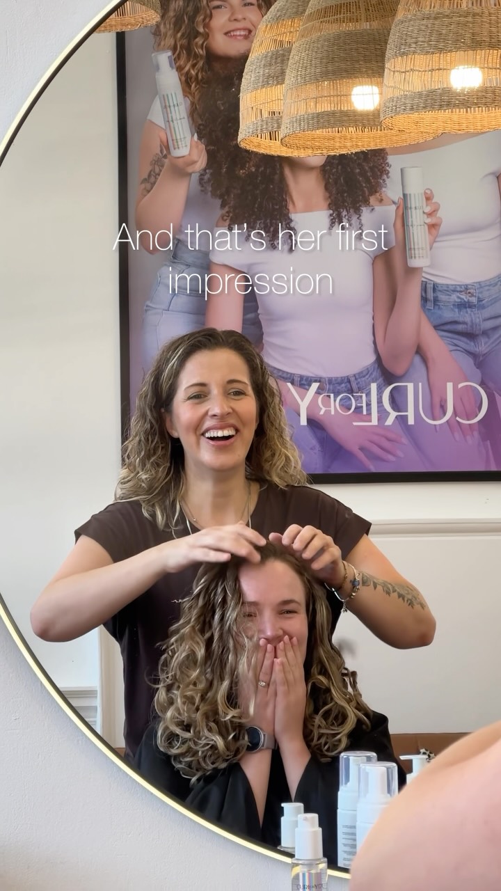Gabriela Leite Curly Hair Salon Facebook ad: Enya’s first impression to her curly hair