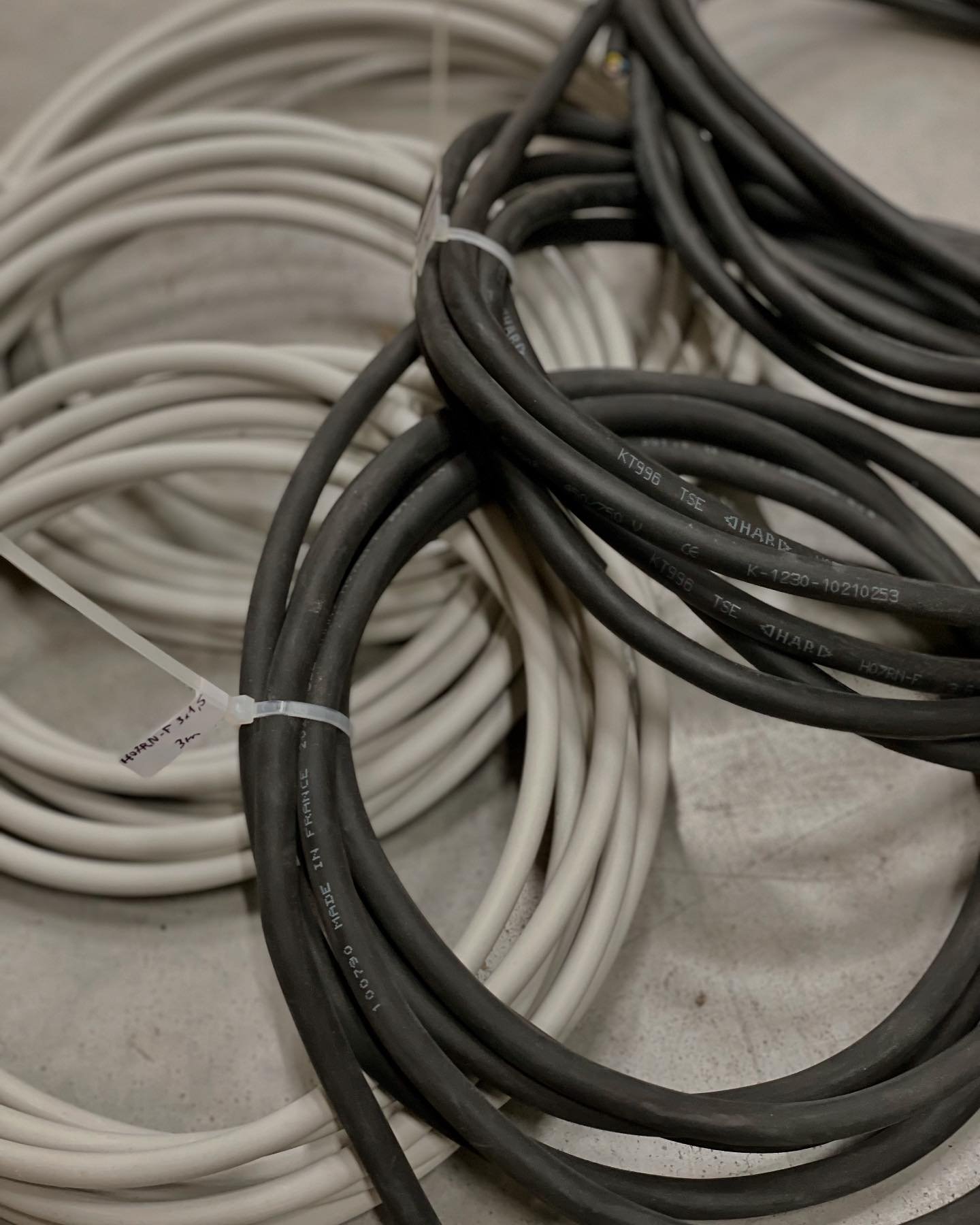 TeMo GmbH Facebook ad: Kabel & Leitungen Restposten