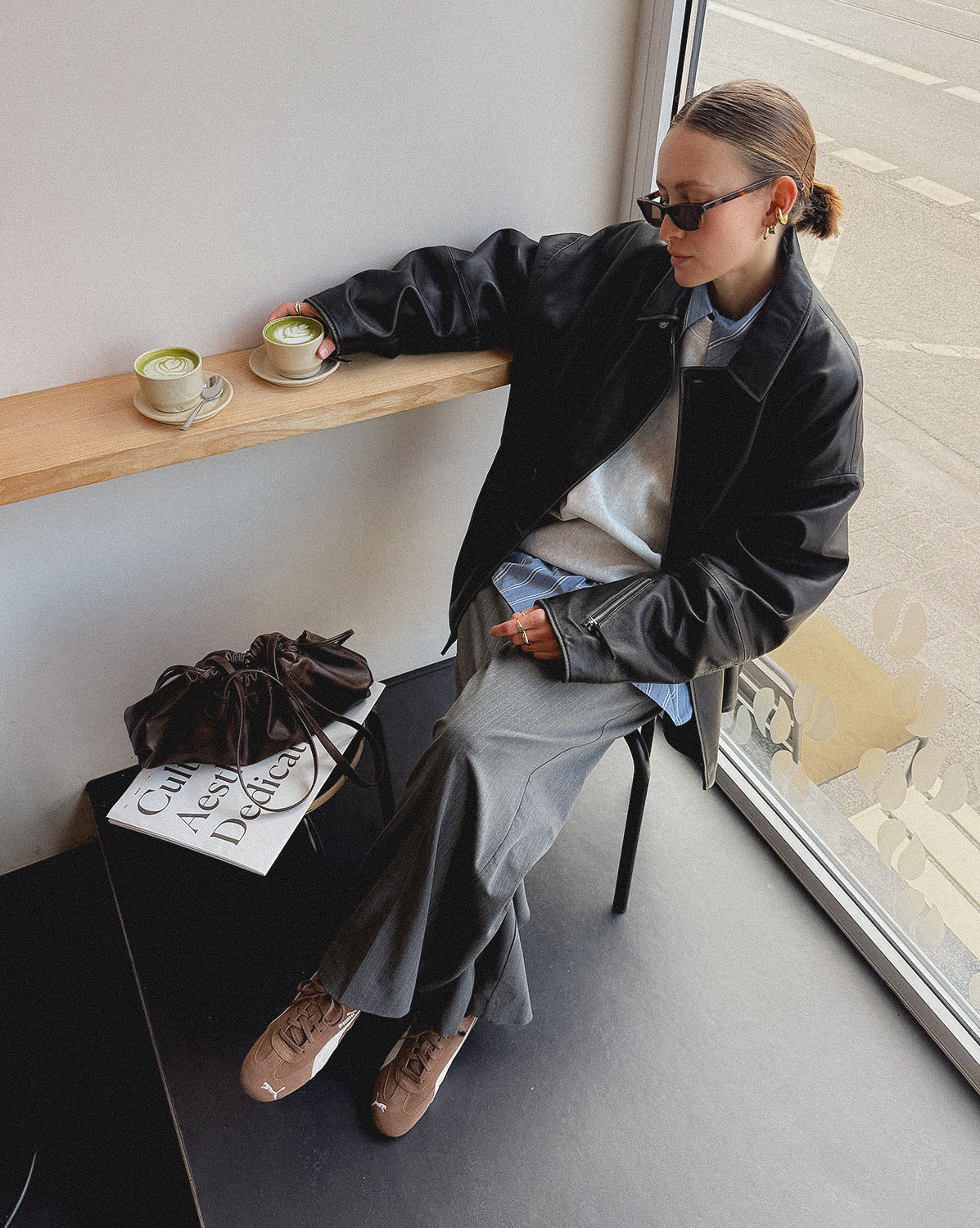 Asphaltgold Facebook ad: Everyday Essential, cleane Sneaker für deinen Look jetzt…