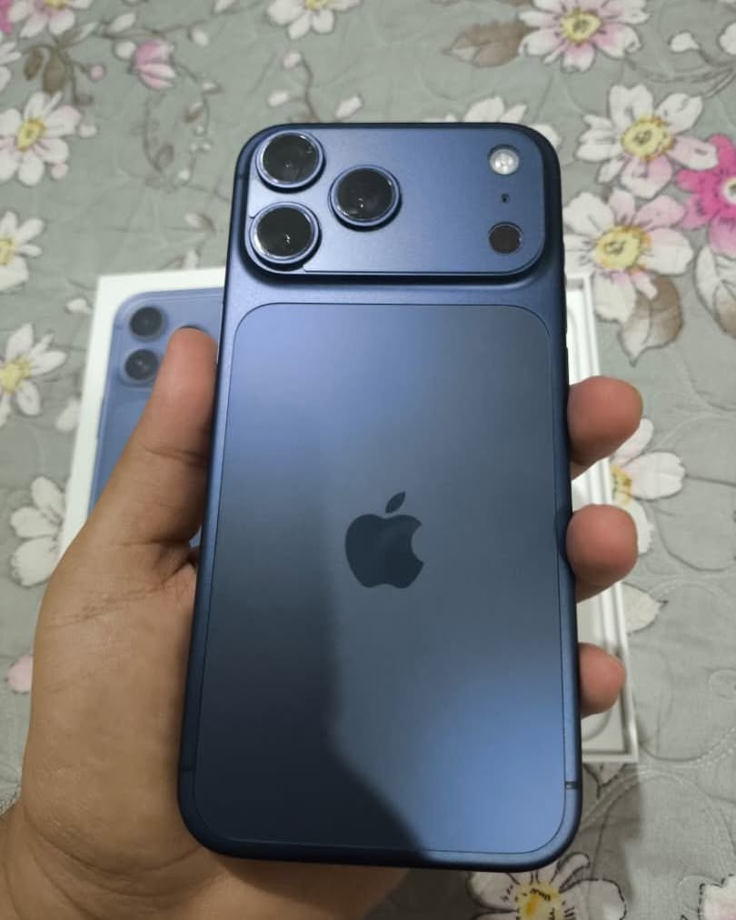 Jaeyoung Choi Facebook ad: iPhone 17 Pro Max / iPhone 17 Pro / iPhone 17