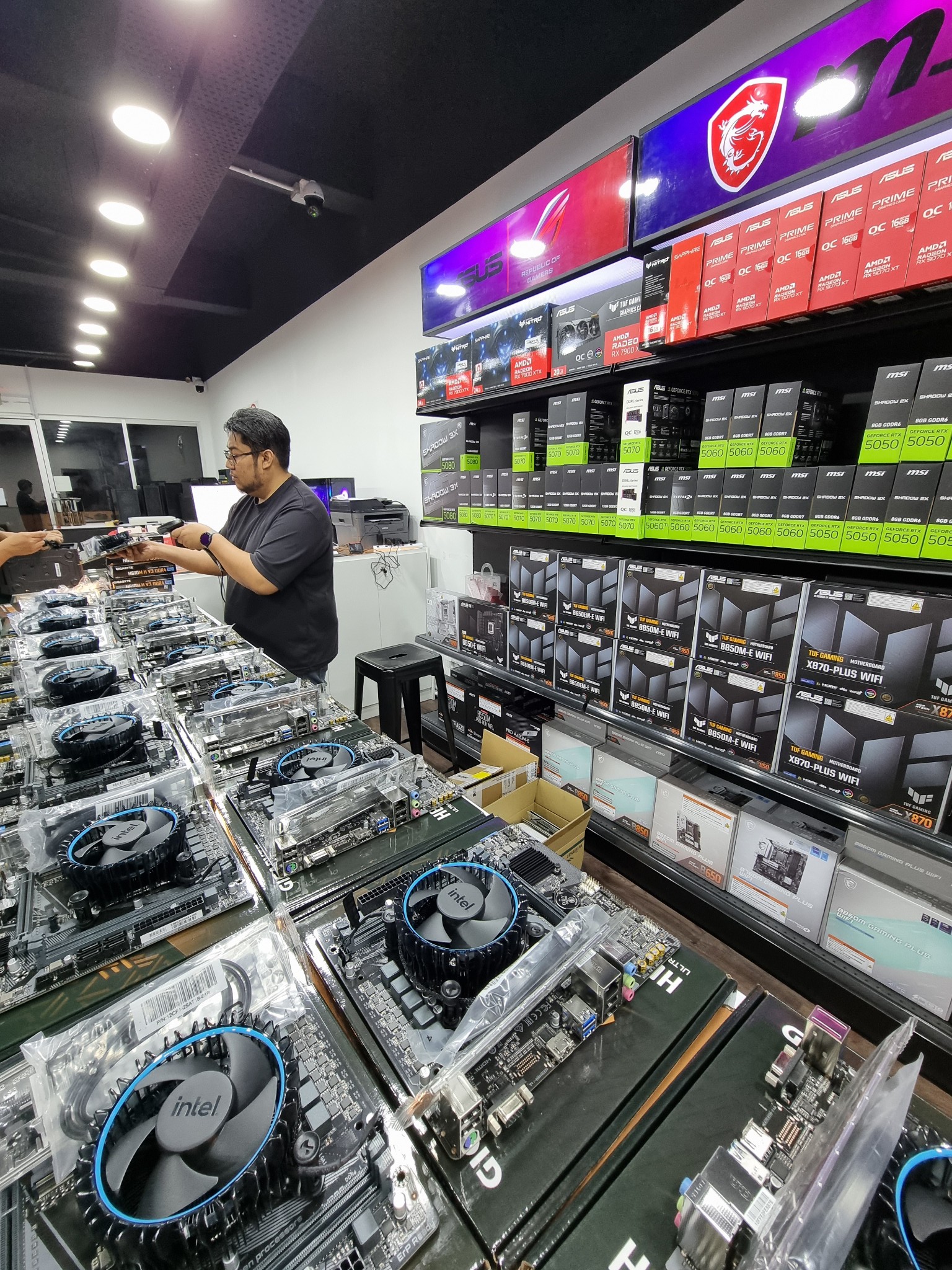 Ibuypc Sdn Bhd Facebook ad: Jam hampir 10 malam.