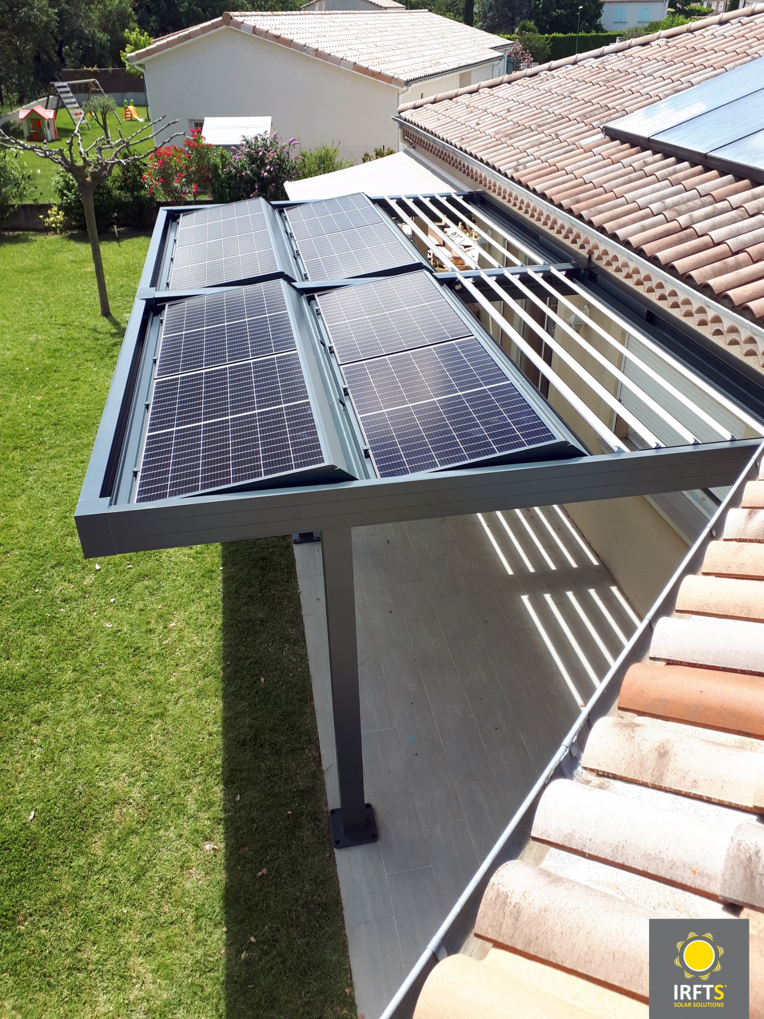 Planigy par ÉS Facebook ad: Installateur de pergolas solaires