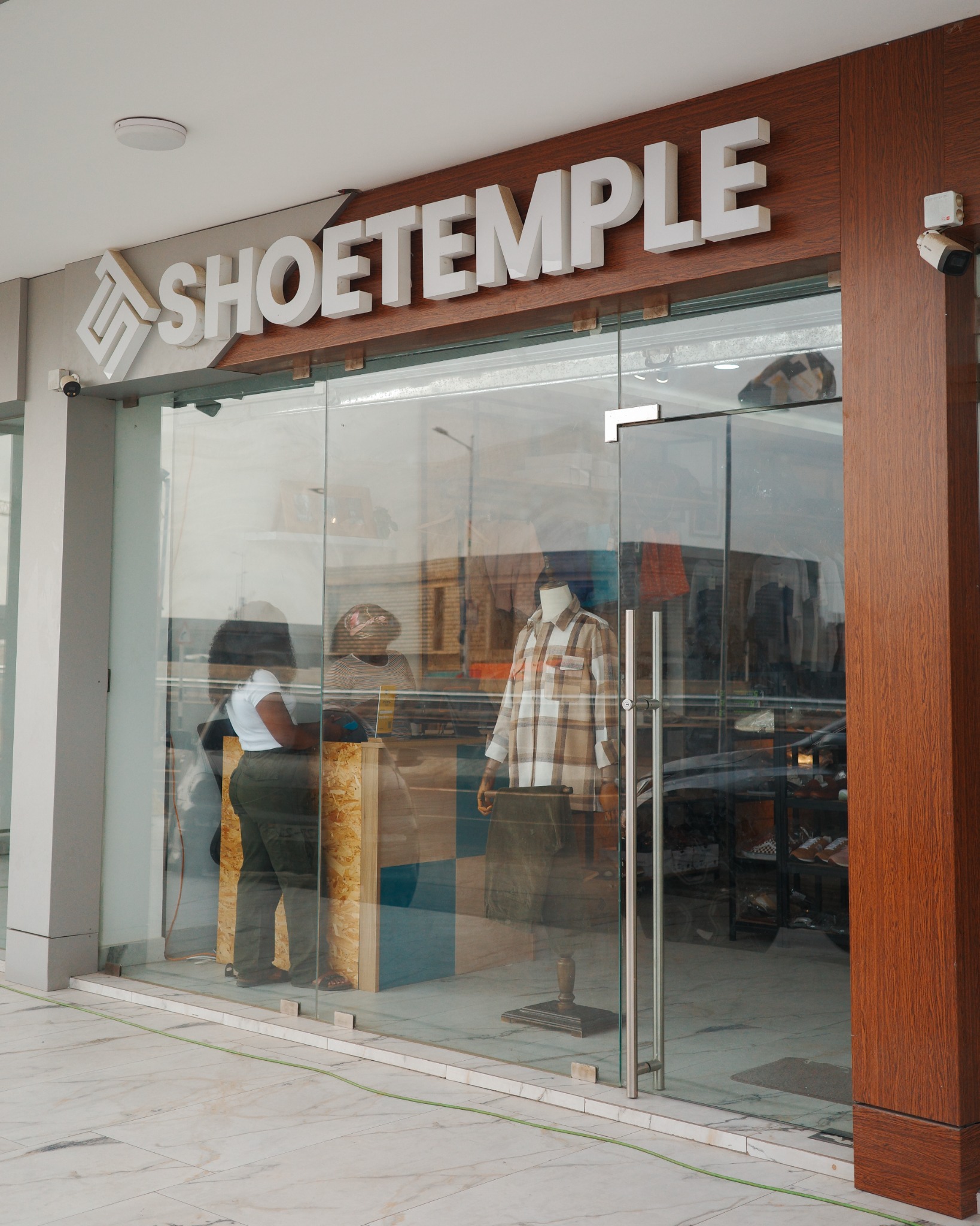 ShoeTemple Facebook ad: Looking for premium men's fashion in Accra?