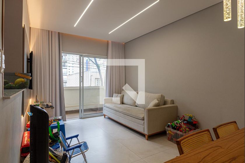 QuintoAndar Facebook ad: Sua próxima casa está a um clique.