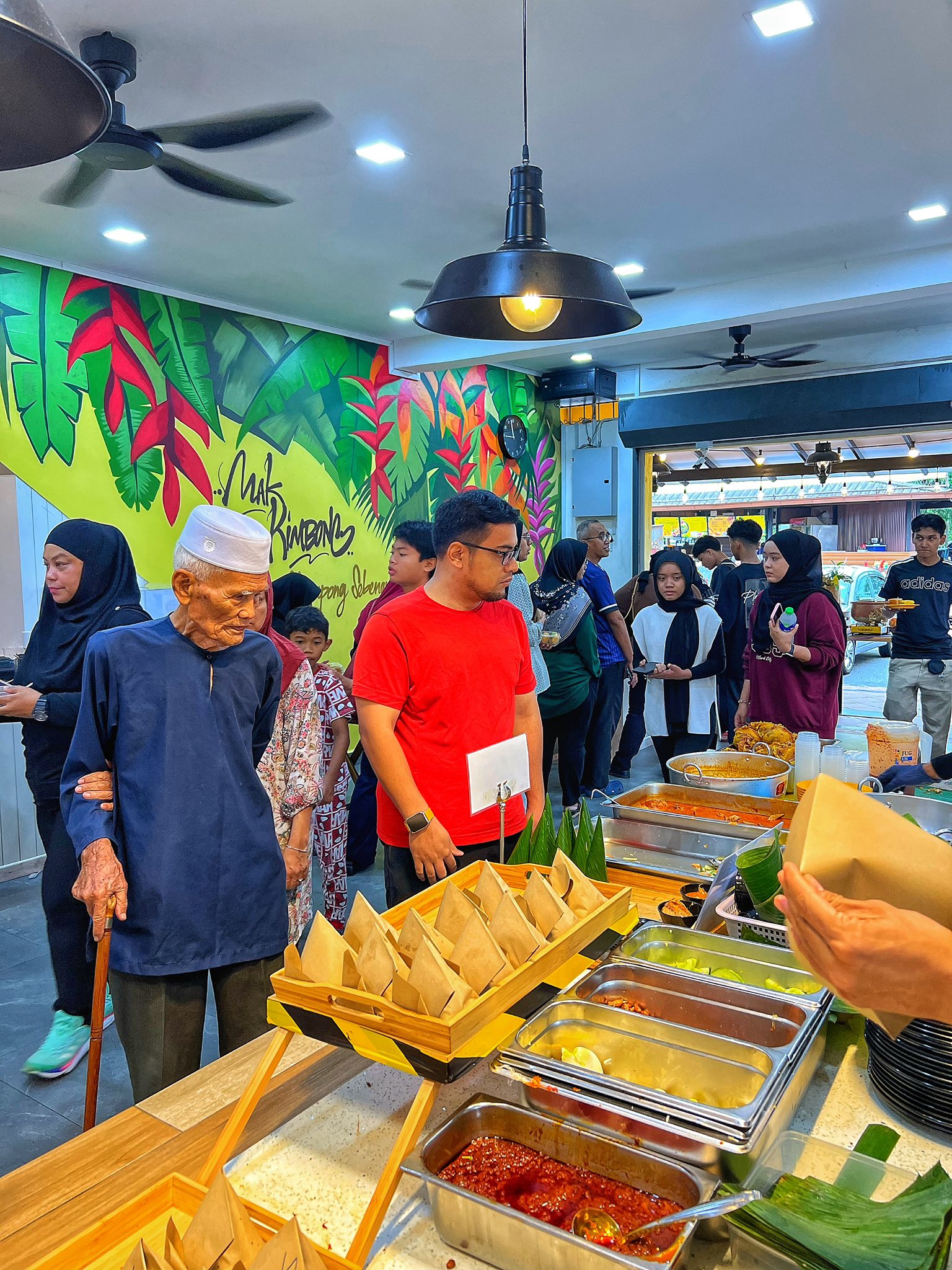 Restoran Mak Kimbong Facebook ad: Pagi yang indah, perut pun jangan dibiarkan sepi…