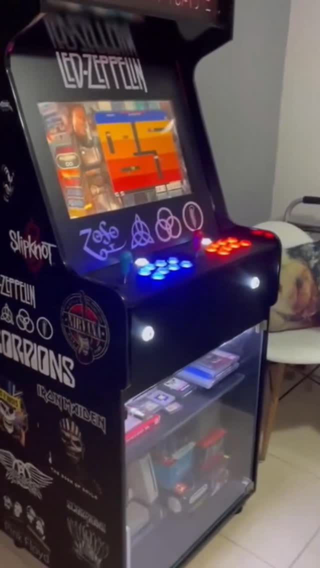 Add1ctgames-Maquinas Arcade Facebook ad: Nuestras máquinas Arcade no son solo un juego…