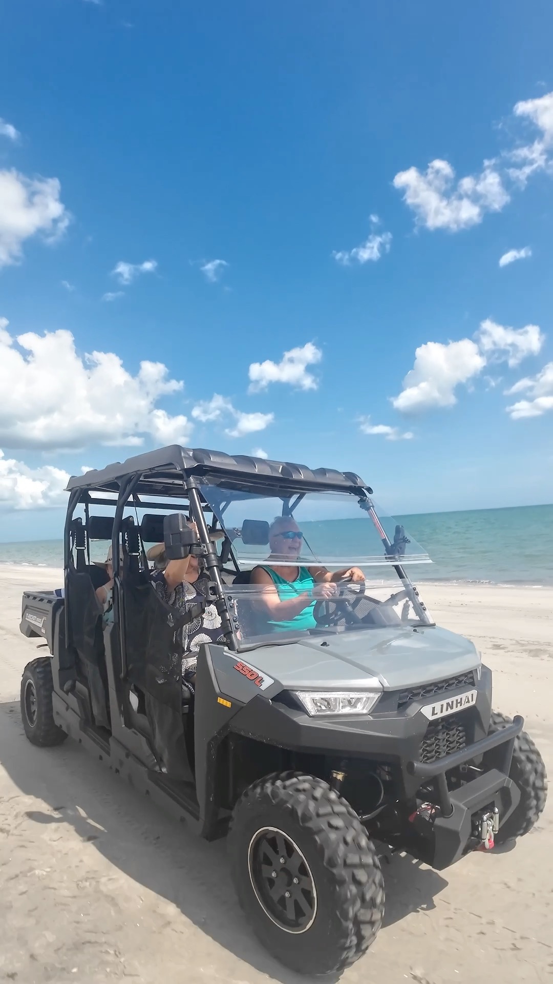 Arenas Travel Club Facebook ad: Todo lo que puedes hacer en un solo…