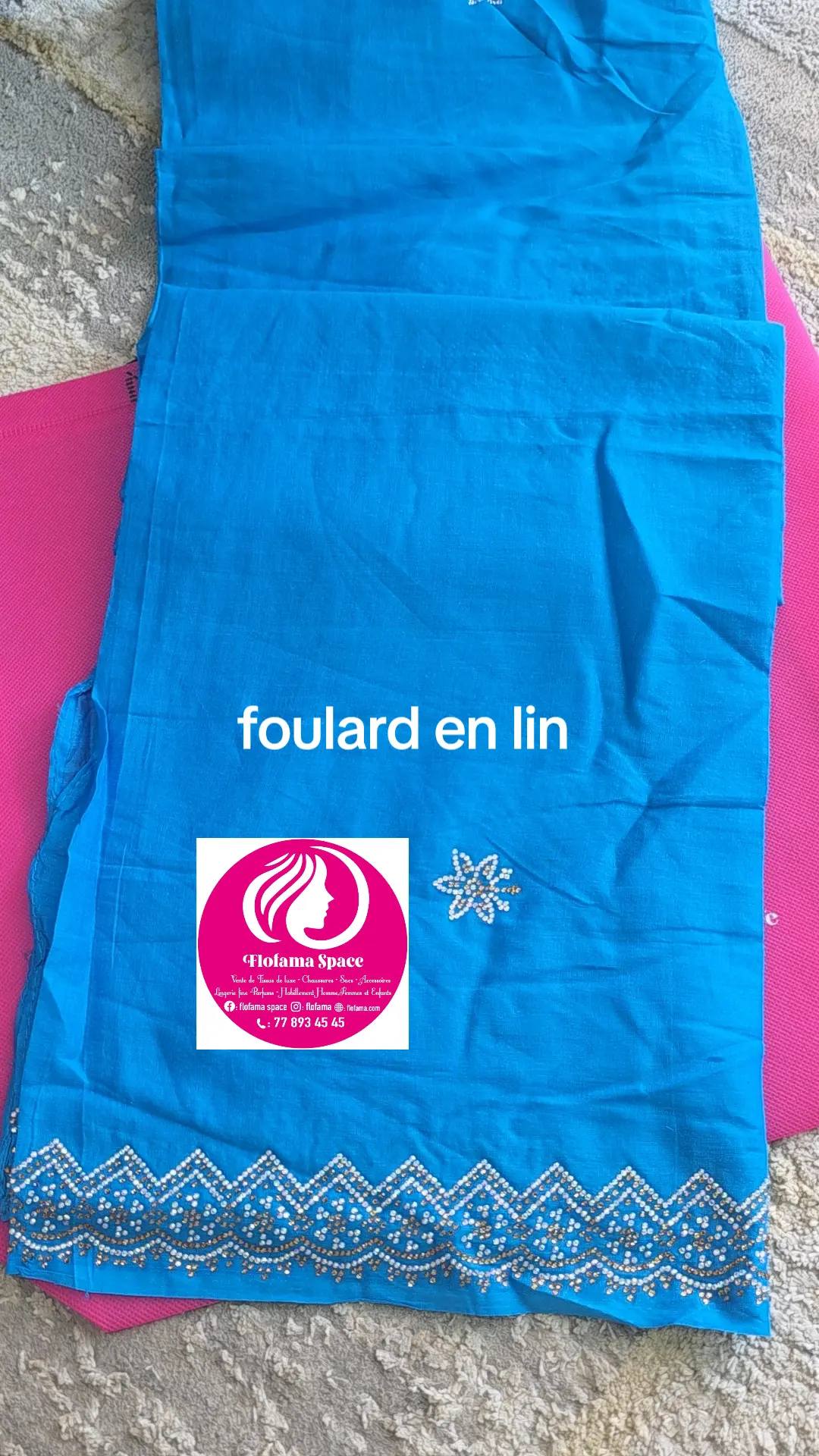 Flofama Space Facebook ad: Foulards en lin oridinal