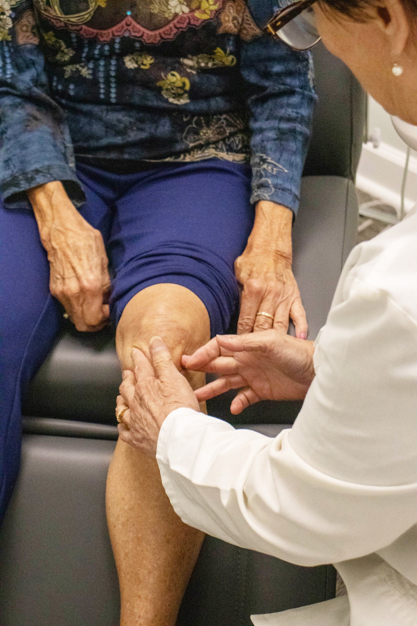 Non-Surgical Knee Pain Treatments USA Facebook ad