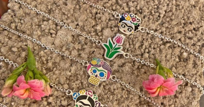 Maya's accesorios  Facebook ad