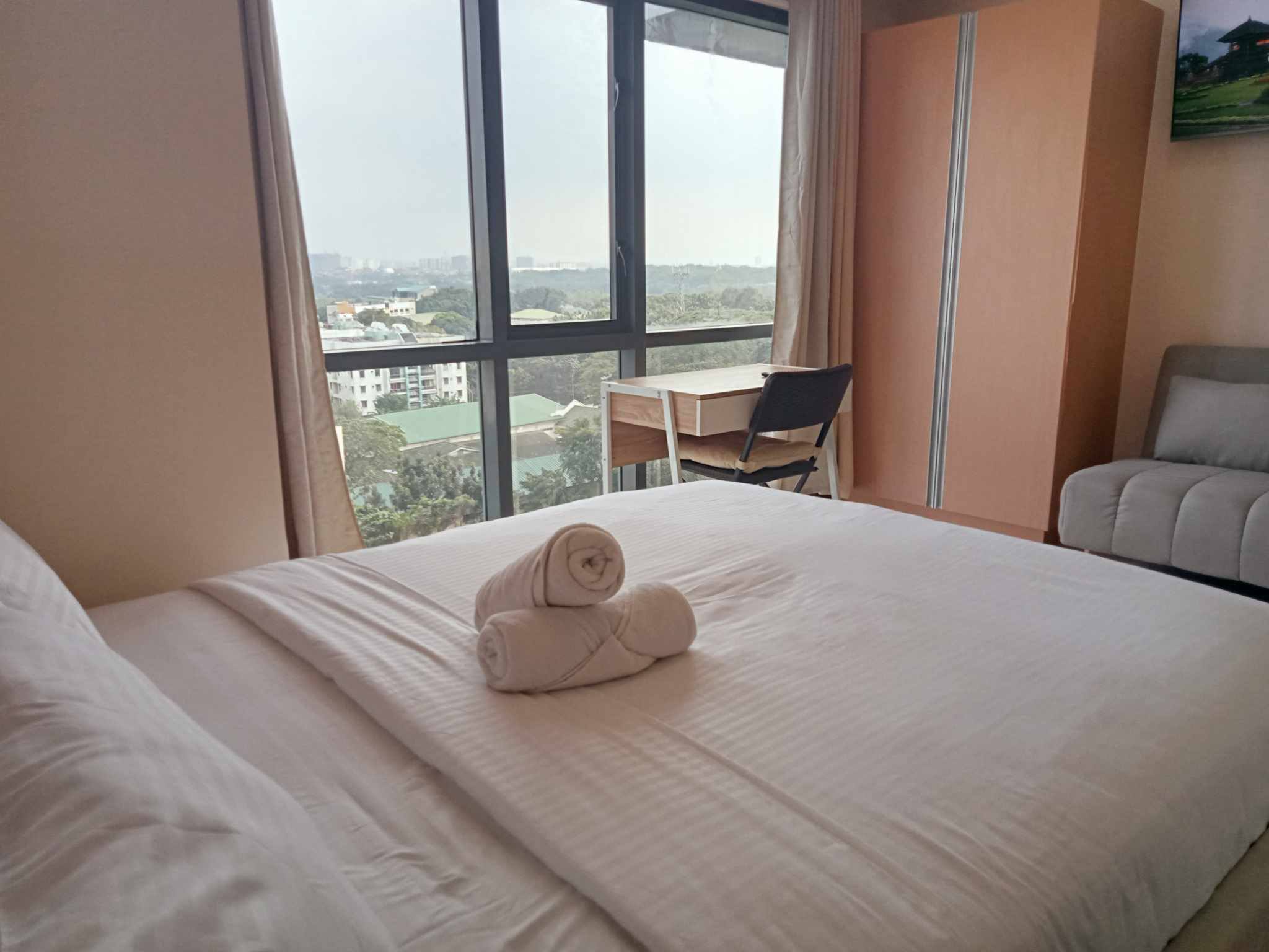 Mckinley Hills BGC Staycation Facebook ad