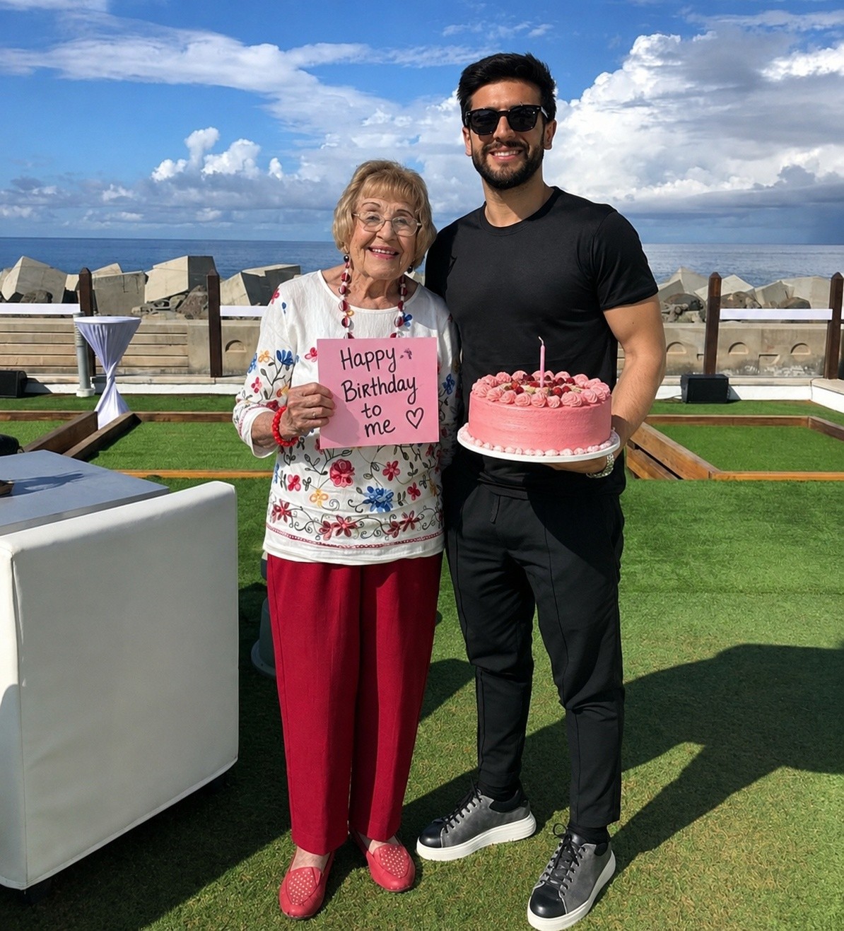 Private Message Facebook ad: Happy Birthday to my wonderful Aunt Stella!