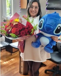 Rosales de Lucy Facebook ad: Arreglos florales a domicilio/regalo para mi novia