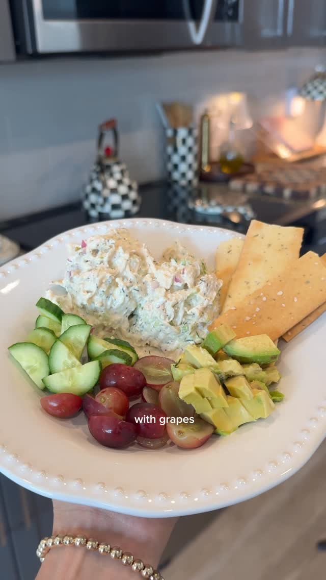 Nourish Facebook ad: these chicken salad lunch plates are SO good…