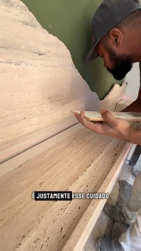 Pietra Moveis e Revestimentos Facebook ad: Lavatório em Travertino Romano com frontão diferenciado!