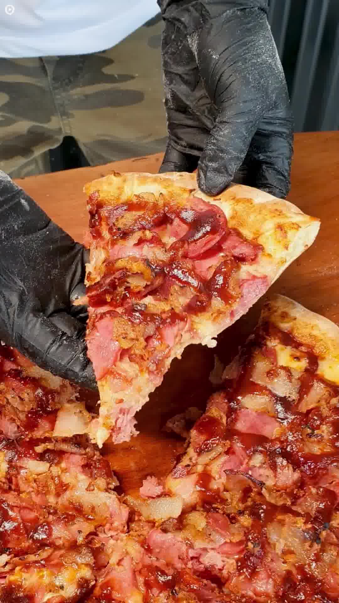 City Pizza Delivery Facebook ad: Pedir Agora!