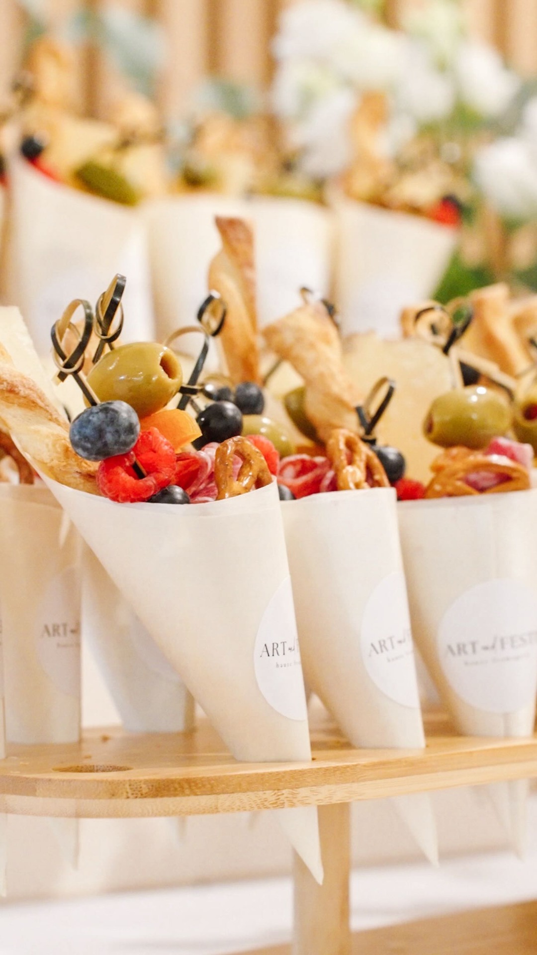 Artandfestin Facebook ad: Plus qu’un buffet, c’est une ambiance.