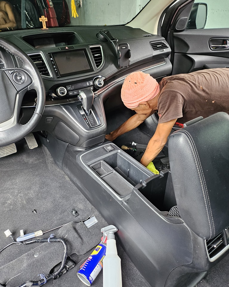 Wash Pinas Carwash & Auto Detailing Facebook ad: Full Interior detailing with baklas upuan & carpet…
