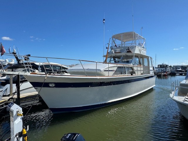 John Matthews Facebook ad: 1974 Chris-Craft 47 commander