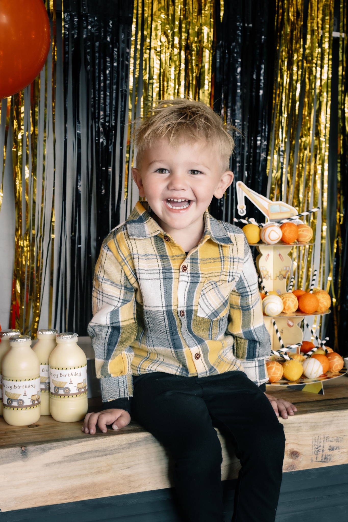 Nishé photography Facebook ad: We do anything from Kids Parties, Family Shoots…