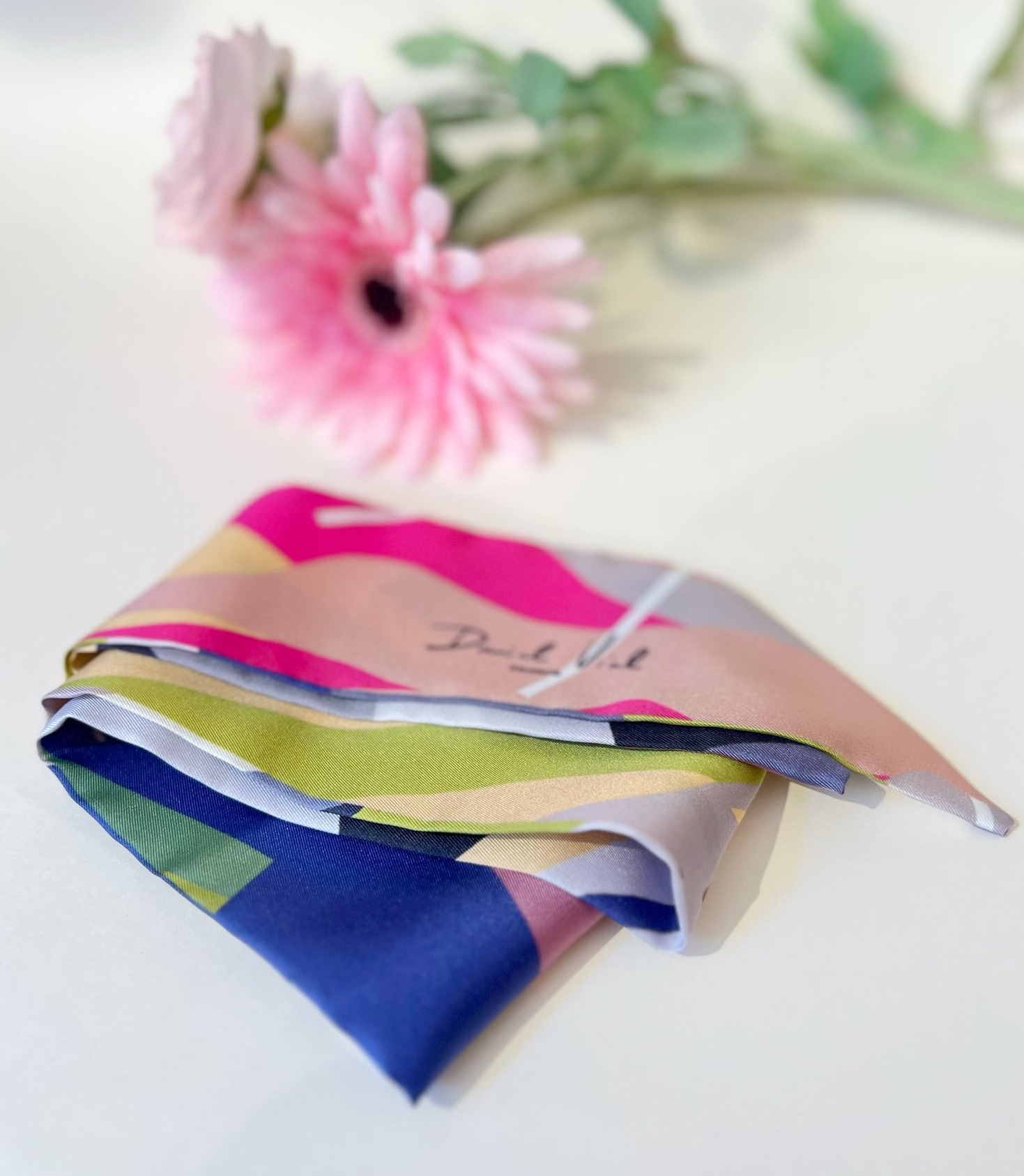 Le Clos Gallice Facebook ad: Une idée cadeau pleine de couleur et d'élégance…