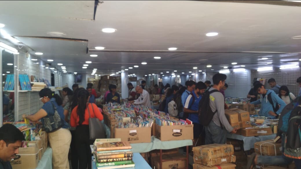 Booksbyweight Facebook ad: Booksbyweight Sale of New Books at Fabiani’s Art Gallery…