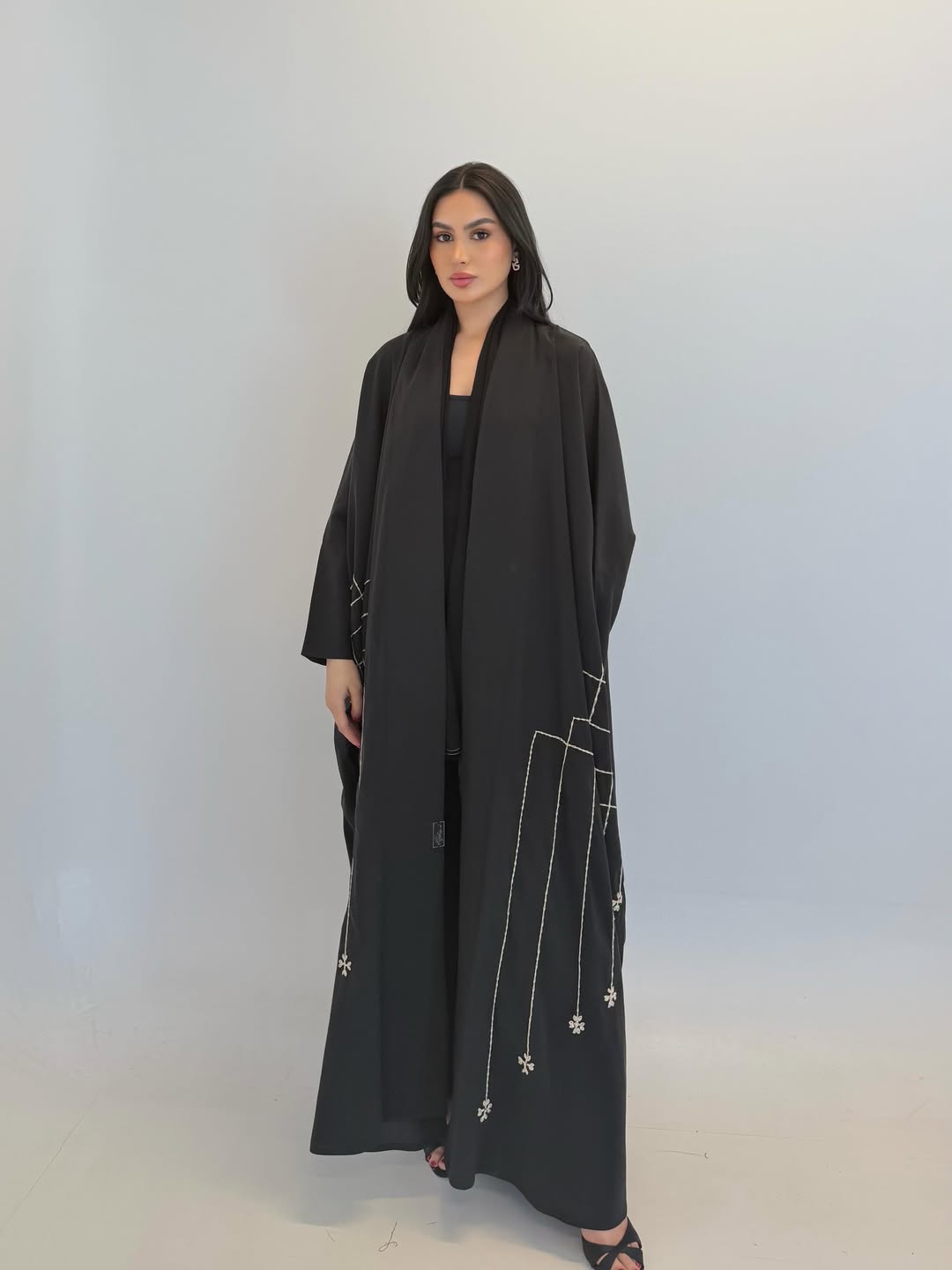 Qaus abaya Facebook ad: صيفك يبدأ بإطلالة أهدى، أخف، وأجمل