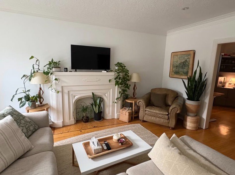 Peter Poly Facebook ad: 2 Beds 1.5 Baths Apartment