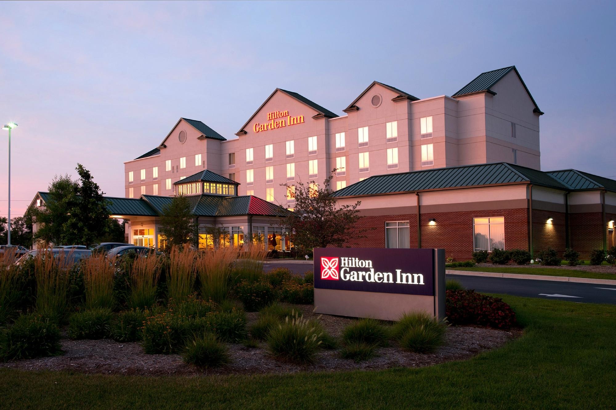 Hilton Garden Inn - Indianapolis Airport Facebook ad: Free Hotel Parking and Shuttle Right Near the Indianapolis…