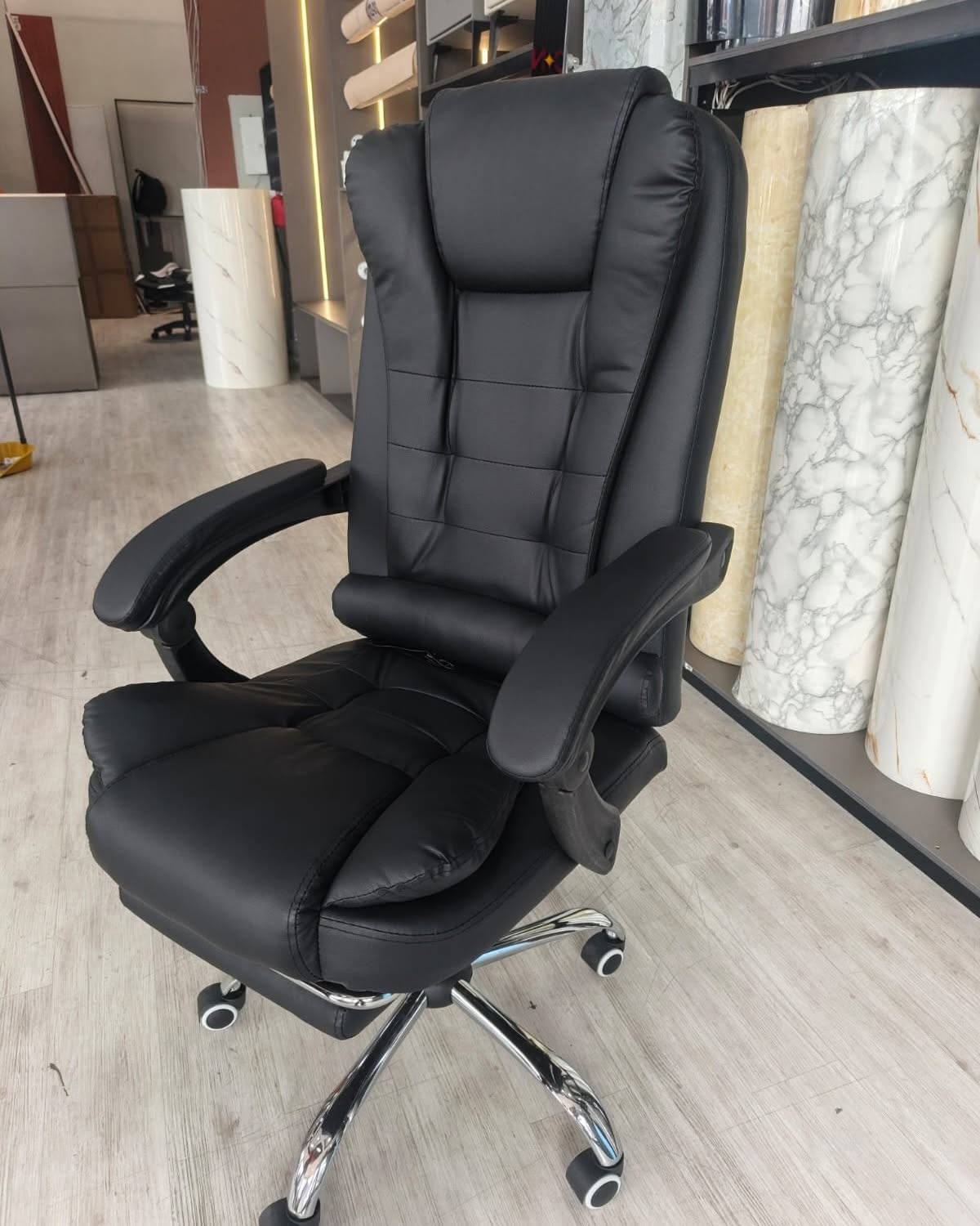 Orledys Gutierrez Avila Facebook ad: SILLA GERENCIAL BERLYN NEGRA CON MASAJEADOR LUMBAR PAGO…