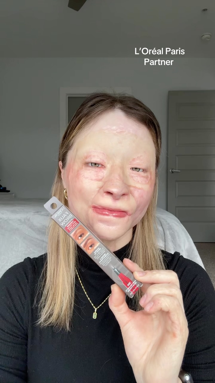 L'Oréal Paris Facebook ad: A good brow pen is hard to find…