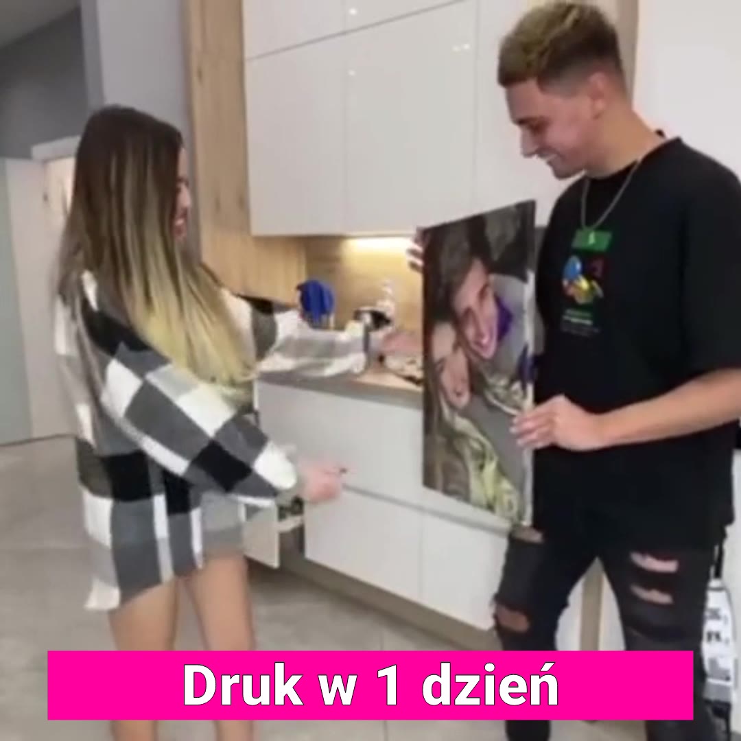 Uwalls Facebook ad: ZDJĘCIE NA PŁÓTNIE ZNIŻKA -40%