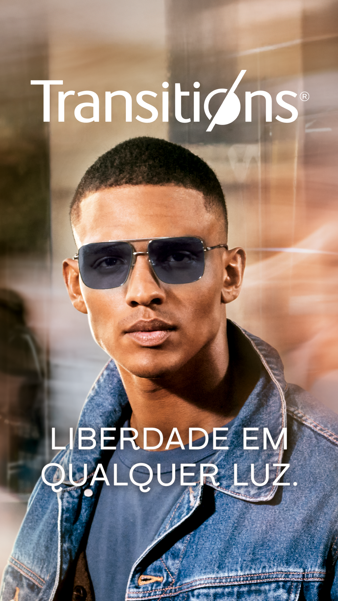 GrandVision by Fototica Facebook ad: Garanta liberdade em qualquer luz com lentes Transitions.