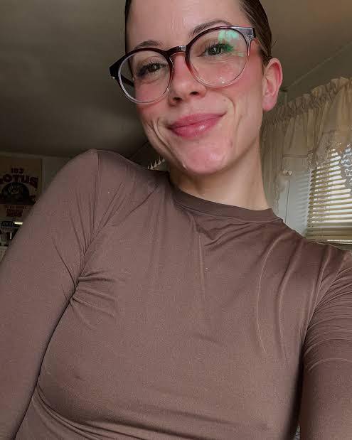 Sharon Coffman Facebook ad: Single mom looking for friends with benefits and…
