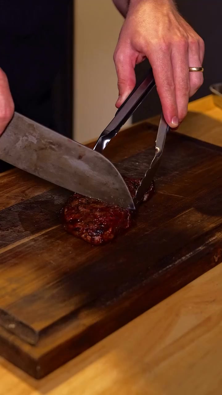 Our Cow Facebook ad: Restaurant quality meals at home!