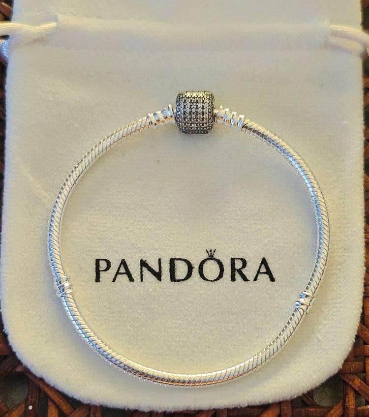 Samanta Perez Facebook ad: Hermosas Pulseras Pandoras