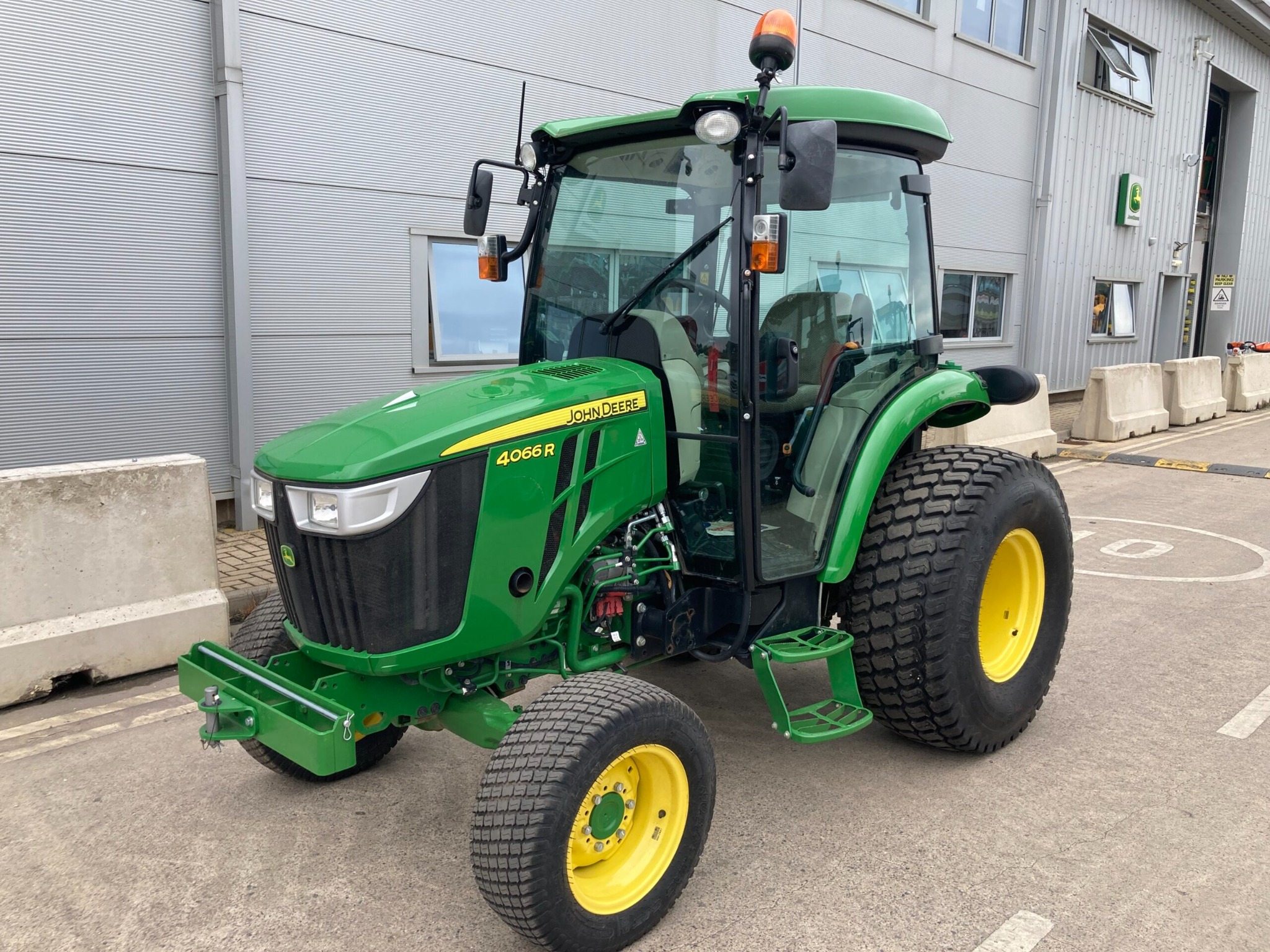 Farol Pro Turf & Golf Facebook ad: Huge stock of used groundcare machinery updated daily!