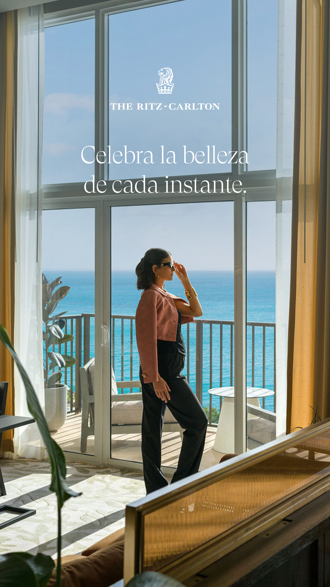 Luxury Group Facebook ad: Escapa a lo extraordinario